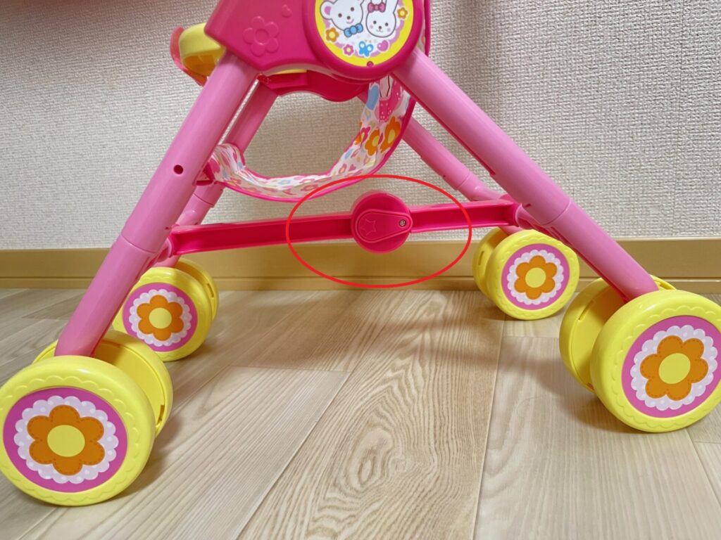 メルちゃんベビーカーのたたみ方は?コツと注意点を写真つきで解説【おせわだいすきベビーカー】