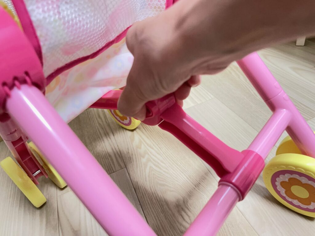 メルちゃんベビーカーのたたみ方は?コツと注意点を写真つきで解説【おせわだいすきベビーカー】