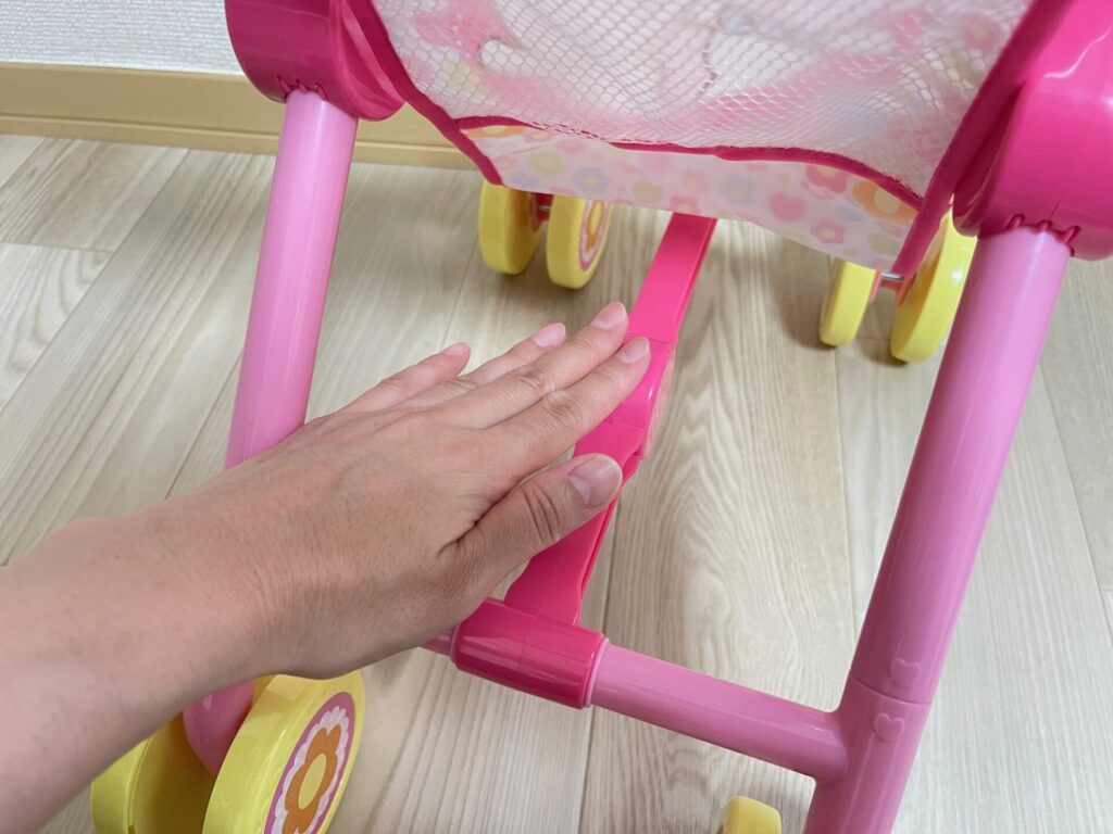 メルちゃんベビーカーのたたみ方は?コツと注意点を写真つきで解説【おせわだいすきベビーカー】